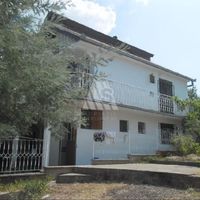 Дом у озера, в пригороде в Черногории, Бар, Добра Вода, 120 кв.м.