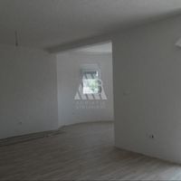 Дом у озера, в пригороде в Черногории, Бар, Добра Вода, 170 кв.м.