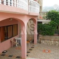 Доходный дом в пригороде в Черногории, Бар, Добра Вода, 300 кв.м.