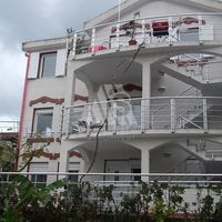 Дом у озера в Черногории, Тиват, Радовичи, 219 кв.м.