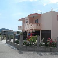 Дом в большом городе в Черногории, Бар, 214 кв.м.