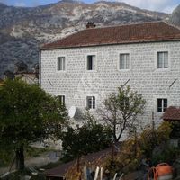 Дом в большом городе в Черногории, Котор, Рисан, 300 кв.м.