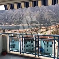 Penthouse by the lake, in the suburbs in Montenegro, Kotor, 118 sq.m.
