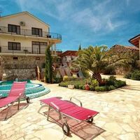 Дом в пригороде в Черногории, Тиват, Радовичи, 180 кв.м.