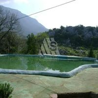 Other commercial property in Montenegro, Bar, Dobra Voda, 182 sq.m.