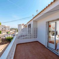 Дом на спа-курорте, у озера, у моря в Испании, Валенсия, Торревьеха, 65 кв.м.