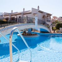 Бунгало на спа-курорте, у озера, у моря в Испании, Валенсия, Торревьеха, 55 кв.м.