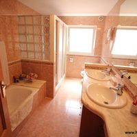 Дом в горах в Испании, Каталония, Жирона, 367 кв.м.