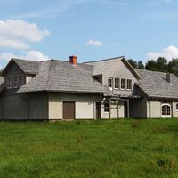 Дом у озера, в пригороде в Латвии, Кулдигский район, Кулдига, 576 кв.м.