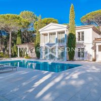 Villa in France, Provence, Saint-Raphael, 280 sq.m.