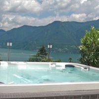 Апартаменты у озера, в пригороде в Швейцарии, Тичино, 150 кв.м.
