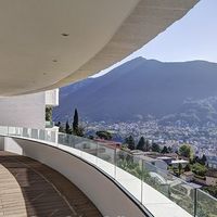 Villa in the big city, by the lake in Switzerland, Ticino, 245 sq.m.