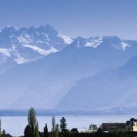 Penthouse by the lake, in the suburbs in Switzerland, Vaud, 112 sq.m.