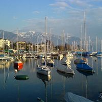 Apartment by the lake, in the suburbs in Switzerland, Vaud, 111 sq.m.