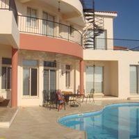 Villa in the suburbs, at the seaside in Republic of Cyprus, Eparchia Pafou, 280 sq.m.