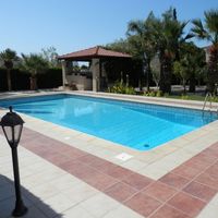 Элитная недвижимость в большом городе, на спа-курорте, в пригороде, у моря на Кипре, Пафос, 647 кв.м.