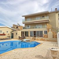 Villa in the mountains, in the suburbs, at the seaside in Republic of Cyprus, Eparchia Pafou, 450 sq.m.