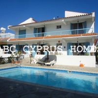 Villa in the mountains, in the suburbs, at the seaside in Republic of Cyprus, Eparchia Pafou, 400 sq.m.
