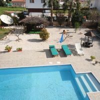 Villa in the mountains, in the suburbs, at the seaside in Republic of Cyprus, Eparchia Pafou, 150 sq.m.