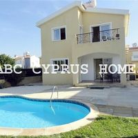 Villa in the mountains, in the suburbs, at the seaside in Republic of Cyprus, Eparchia Pafou, 135 sq.m.