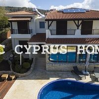 Villa in the mountains, in the suburbs in Republic of Cyprus, Eparchia Pafou, 300 sq.m.