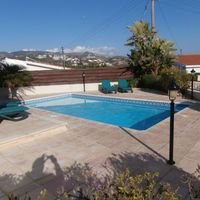 Вилла в большом городе, на спа-курорте, в пригороде, у моря на Кипре, Пафос, 140 кв.м.