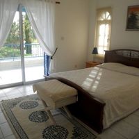 Вилла в большом городе, на спа-курорте, в пригороде, у моря на Кипре, Пафос, 140 кв.м.