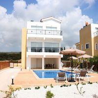 Villa in the suburbs, at the seaside in Republic of Cyprus, Eparchia Pafou, 812 sq.m.