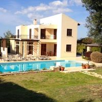Villa in the big city, in the mountains, at the spa resort, in the suburbs, at the seaside in Republic of Cyprus, Eparchia Pafou, 160 sq.m.