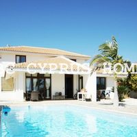 Villa in the big city, in the mountains, in the suburbs, at the seaside in Republic of Cyprus, Eparchia Pafou, 350 sq.m.