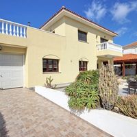 Elite real estate in the suburbs, at the seaside in Republic of Cyprus, Eparchia Pafou, 252 sq.m.