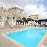 Villa in the mountains, in the suburbs, at the seaside in Republic of Cyprus, Eparchia Pafou, 275 sq.m.