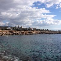 Элитная недвижимость в пригороде, у моря на Кипре, Пафос, 300 кв.м.