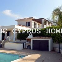 Вилла в пригороде, у моря на Кипре, Пафос, 180 кв.м.