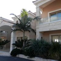 Элитная недвижимость в пригороде, у моря на Кипре, Пафос, 1200 кв.м.