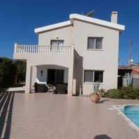 Вилла в большом городе, в горах, в пригороде, у моря на Кипре, Пафос, 150 кв.м.