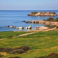 Elite real estate in the suburbs, at the seaside in Republic of Cyprus, Eparchia Pafou, 500 sq.m.