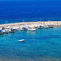 Elite real estate in the suburbs, at the seaside in Republic of Cyprus, Eparchia Pafou, 500 sq.m.