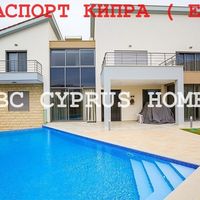 Villa in the big city, at the spa resort, at the seaside in Republic of Cyprus, Lemesou, 265 sq.m.