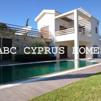 Вилла в большом городе, в горах, в пригороде, у моря на Кипре, Лимасол, 300 кв.м.