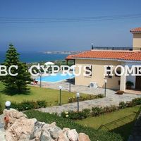 Elite real estate in the suburbs, at the seaside in Republic of Cyprus, Eparchia Pafou, 160 sq.m.