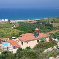 Elite real estate in the suburbs, at the seaside in Republic of Cyprus, Eparchia Pafou, 160 sq.m.