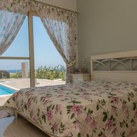 Elite real estate in the suburbs, at the seaside in Republic of Cyprus, Eparchia Pafou, 200 sq.m.