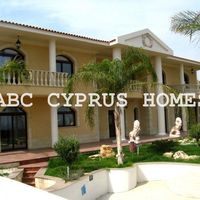 Элитная недвижимость в большом городе, на спа-курорте, у моря на Кипре, Лимасол, 500 кв.м.