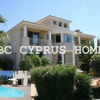 Elite real estate in the suburbs, at the seaside in Republic of Cyprus, Eparchia Pafou, 330 sq.m.
