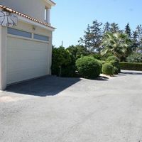 Elite real estate in the suburbs, at the seaside in Republic of Cyprus, Eparchia Pafou, 330 sq.m.