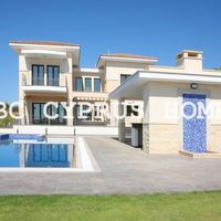 Вилла в большом городе, в горах, у моря на Кипре, Лимасол, 587 кв.м.