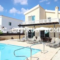 Вилла в большом городе, в горах, в пригороде, у моря на Кипре, Пафос, 150 кв.м.