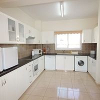 Вилла в большом городе, в горах, в пригороде, у моря на Кипре, Пафос, 150 кв.м.