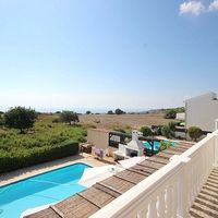 Вилла в большом городе, в горах, в пригороде, у моря на Кипре, Пафос, 150 кв.м.